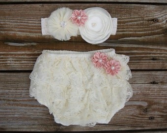 Baby bloomer set. Newborn lace ruffle diaper cover. Baby diaper cover. Shower gift. Baby girl gift set. First baby picture outfit.