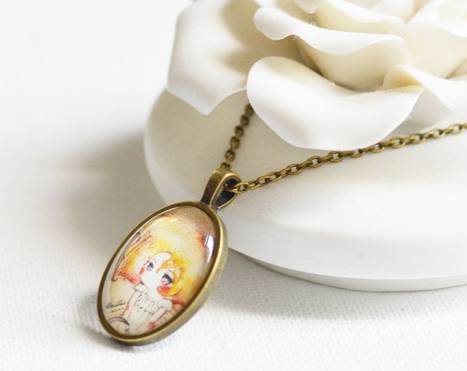 FEMALE IMAGES Oval pendant metal brass with the image of girl under glass