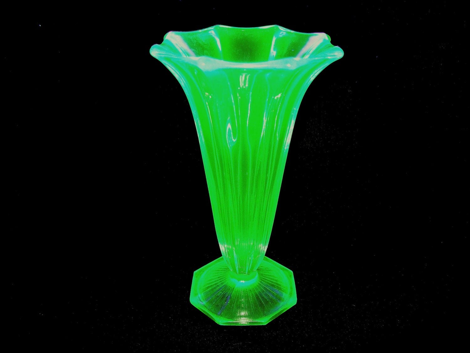 Vintage Art Deco Uranium Glass Vase Green Uv Reactive