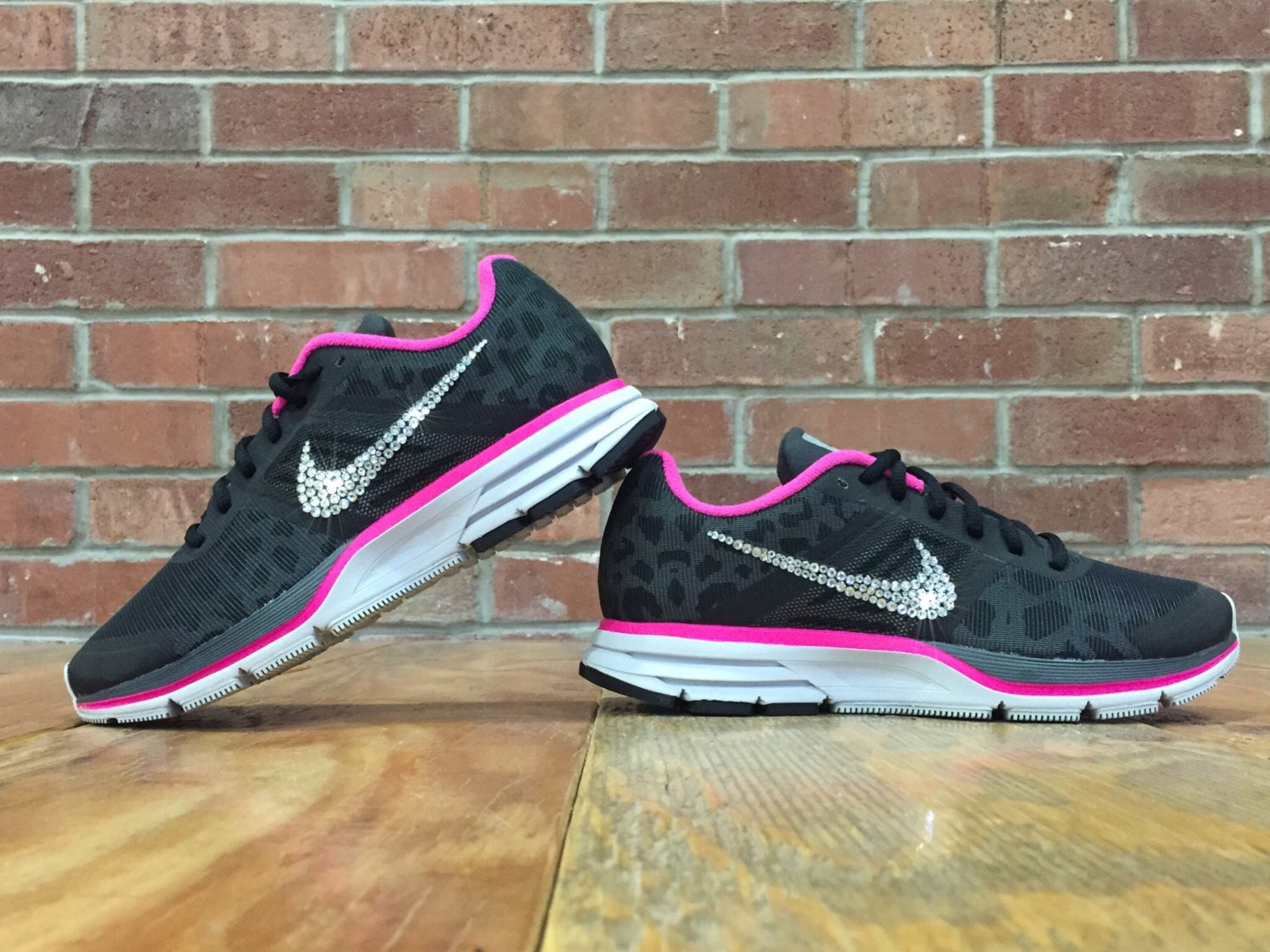 snug kicks nike