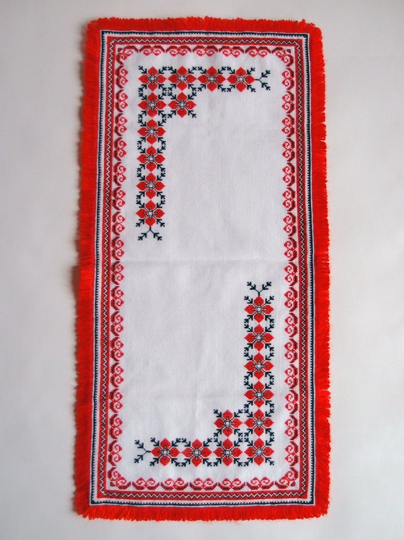 Vintage hand embroidered table runner Ukrainian by WithSoulAndLove