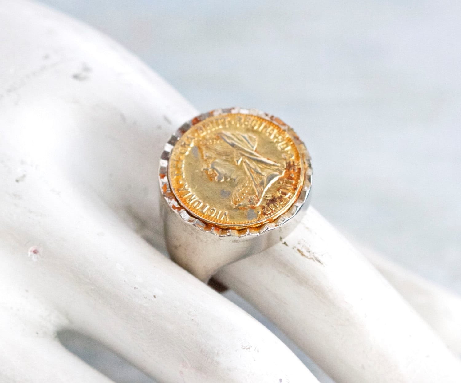 Queen Victoria Half Sovereign Ring Ring Size 9.5