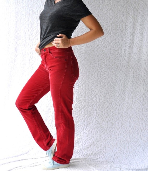 red levis pants