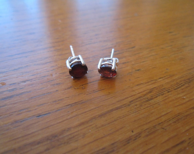 Red Garnet Studs, 7mm Round, Natural, Set in Sterling Silver E735