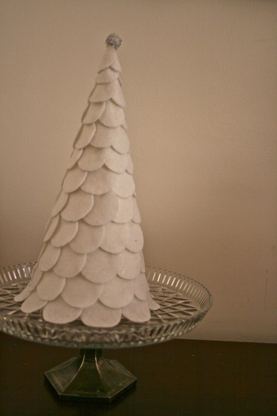 Items similar to White Felt Christmas Tree on Etsy