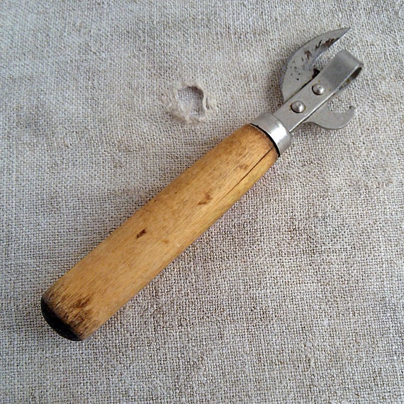 Vintage tin opener vintage Can Opener eko friendly wooden