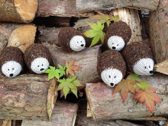 Tweedy Hedgehog - pincushion/knitted decoration