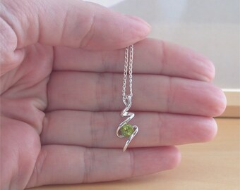 925 Peridot Pendant & 18" Sterling Silver Chain/Peridot Jewelry/Peridot Jewellery/August Birthstone/Peridot Jewelery/Peridot Silver Necklace