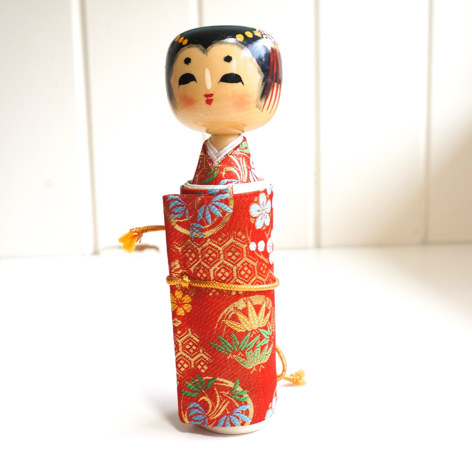 wooden japanese kokeshi dolls