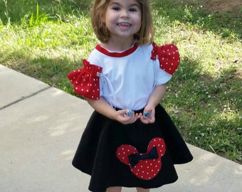 Felt Circle Skirt with Minnie Mouse Shape Applique and Bow for girls and toddlers 2-8.... Parties, Halloween, 50s Retro, Costume.