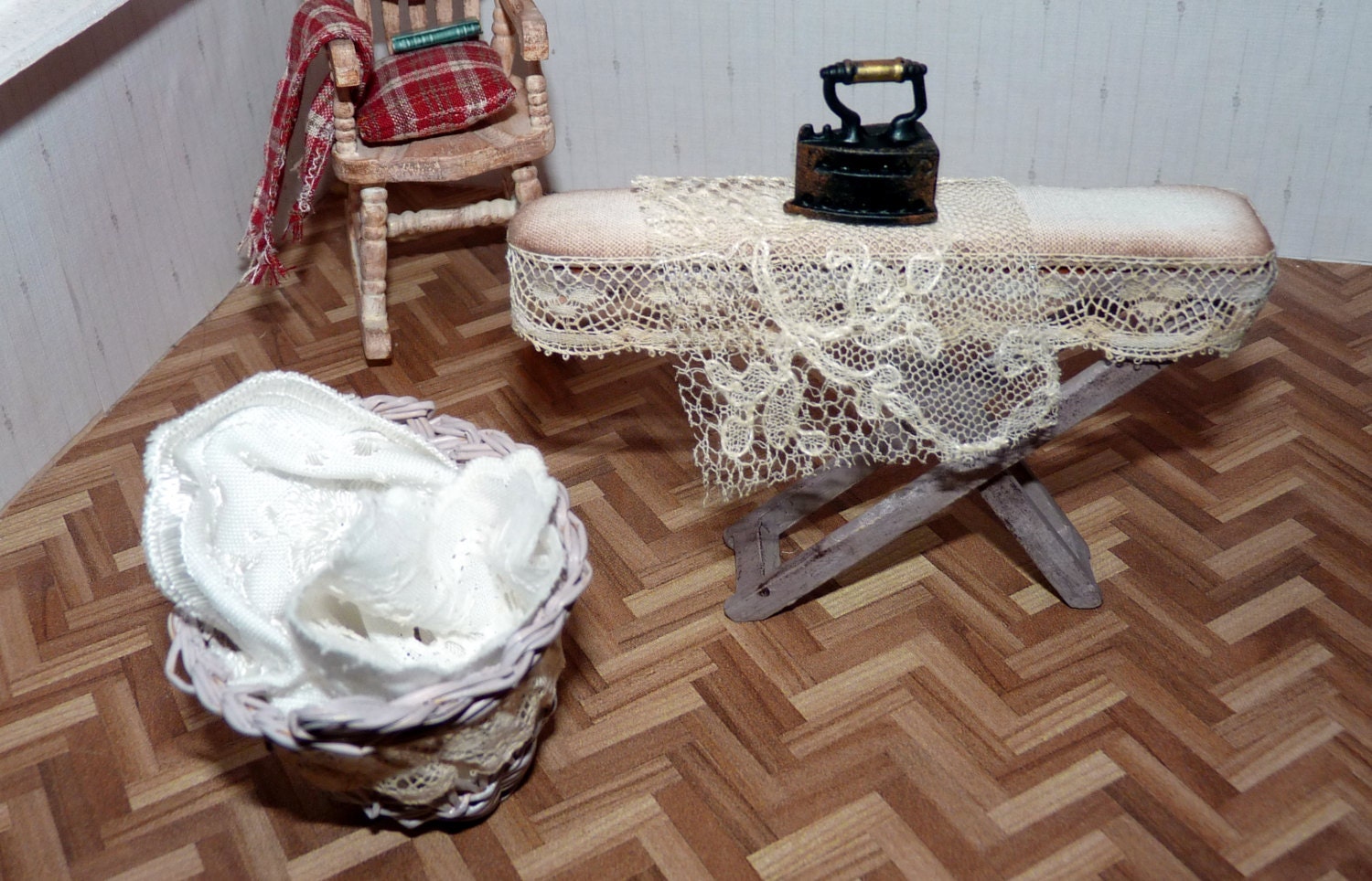 1:12 Antike Puppenhaus Miniatur Antikes Bügelbrett mit