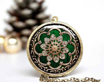 Green/ Locket/ Necklace/ Bridesmaid/ Gift/ Jewelry/ Gift/ For/ Her/ Bridesmaid Jewellery/ Christmas Gift/ Gifts For Bride/ Long/ Weddings