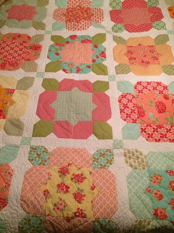 Items similar to Flower Girl Quilt on Etsy