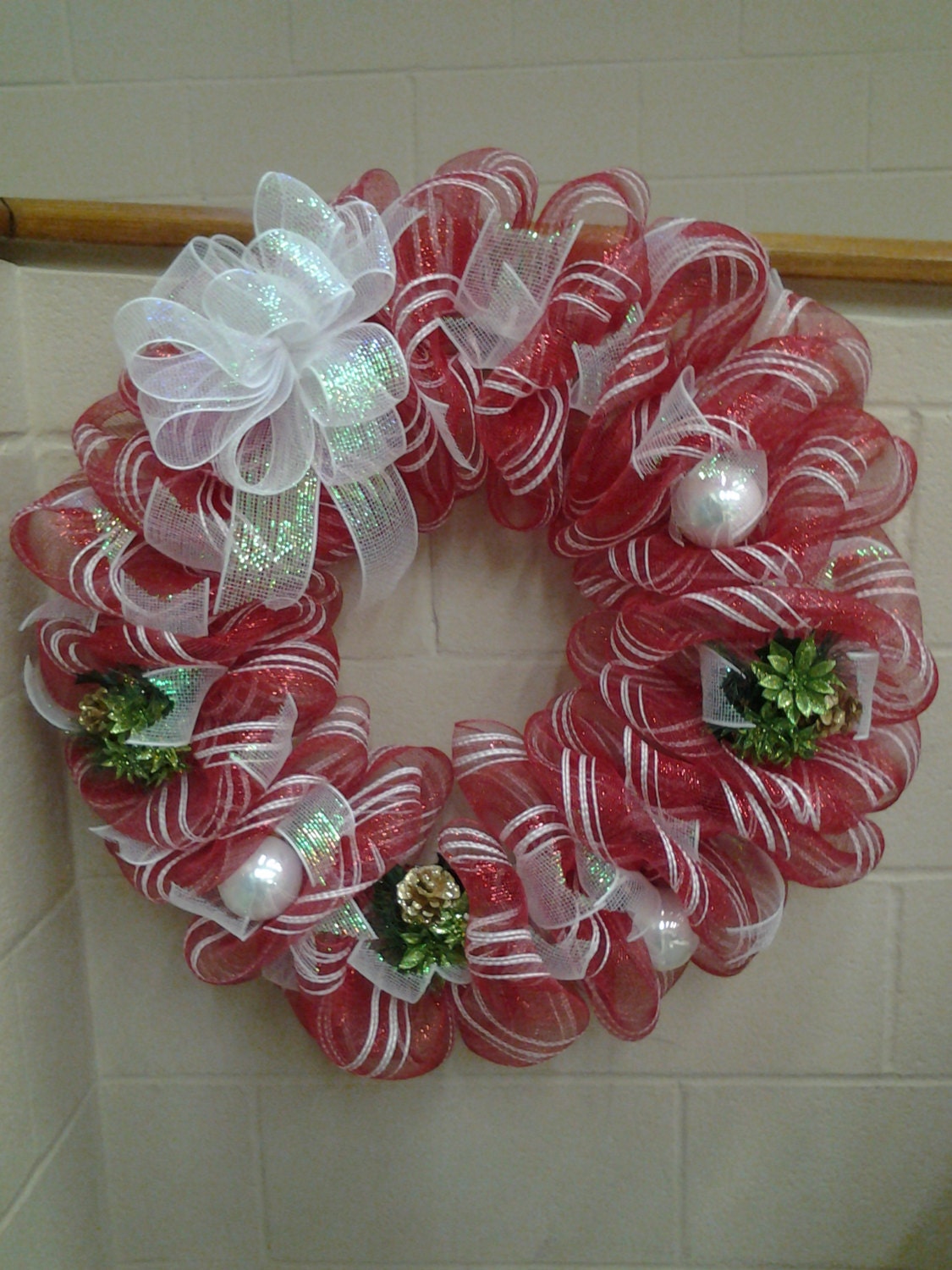 Red & White Holiday Deco Mesh Wreath