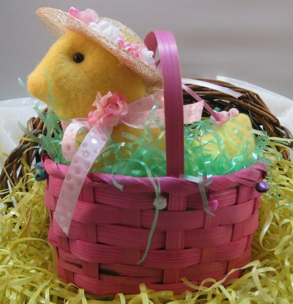 Items similar to EASTER DECORATION, Chicken in a Basket, Baby Chick