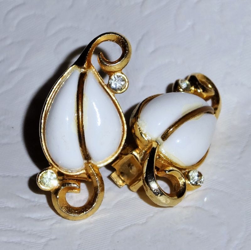 Vintage White Gold and Rhinestone Earrings, Vintage Clip Style Earrings, Fashion Earrings for