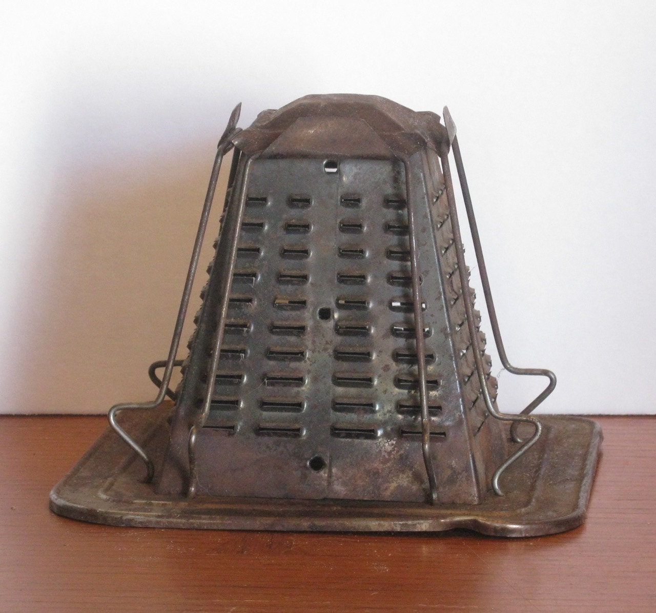 Antique Metal Low Tech Toaster