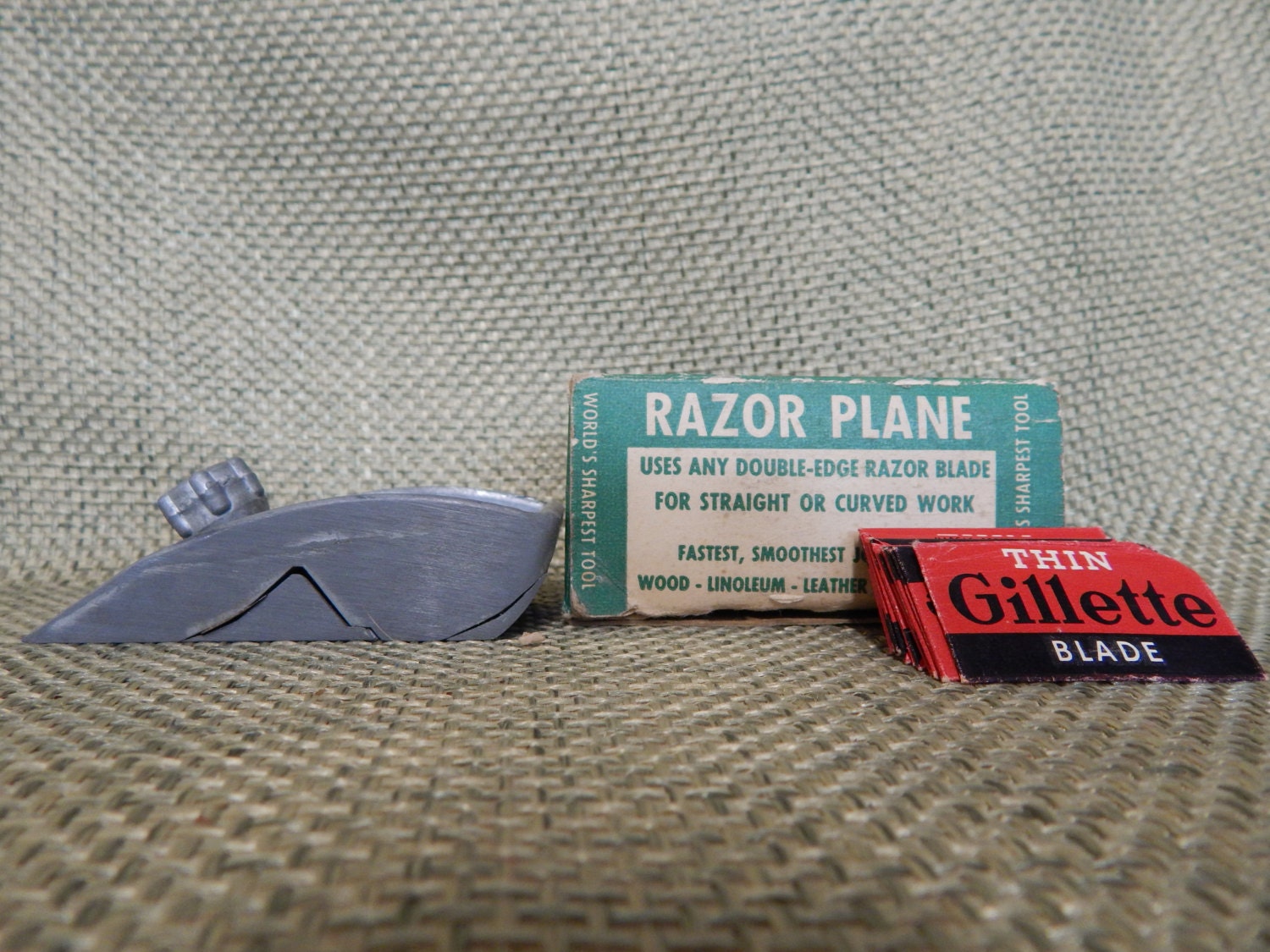 Vintage Razor Plane With 12 Thin Gillette by SirEdmondsVintage