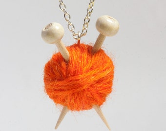 BEKECH Knitting Needle & Yarn Ball Brooch – Sewing-Themed Safety Pin Jewelry Gift For Knitters - View #9