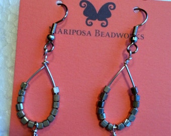 Lovely silver hoop earrings with a bronze pearl epndant