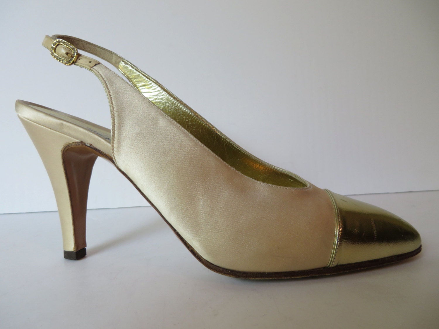 Vintage Chanel Shoes 7.5M/Chanel Ivory Satin Slingback