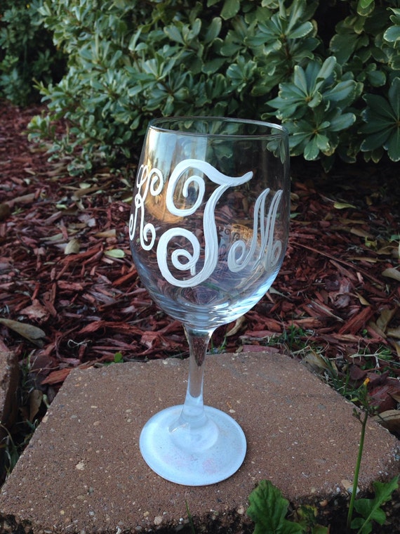 Monogram wineglass with monogram name wine glass set