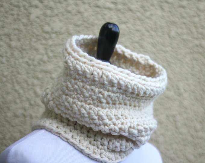 Chunky crochet cowl scarf mothers day gift white natural crochet neckwarmer chunky cowl
