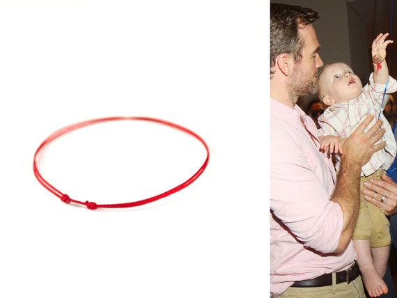 Bracelet en fil rouge bébé. Les enfants fil rouge Kabbale Bracelet. Bracelet en fil