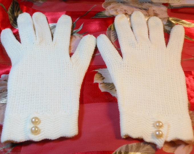 Stretch knit gloves 1950s with pearl buttons at wrist off white, delicate and feminine, one size fits most vintage