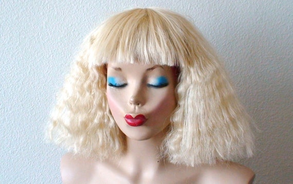 Blonde wig. Short blonde modern hairstyle wig. Durable