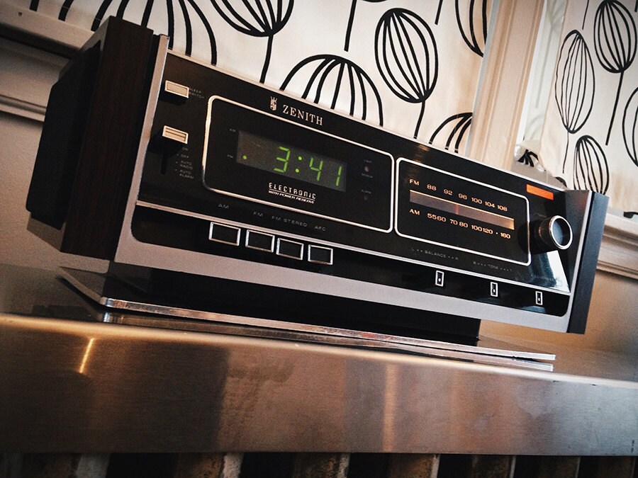 Zenith Electronic Digital LED Alarm Clock AM/FM Stereo Radio