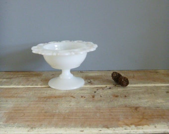 Bowl milk glass vintage pedestal shabby chic