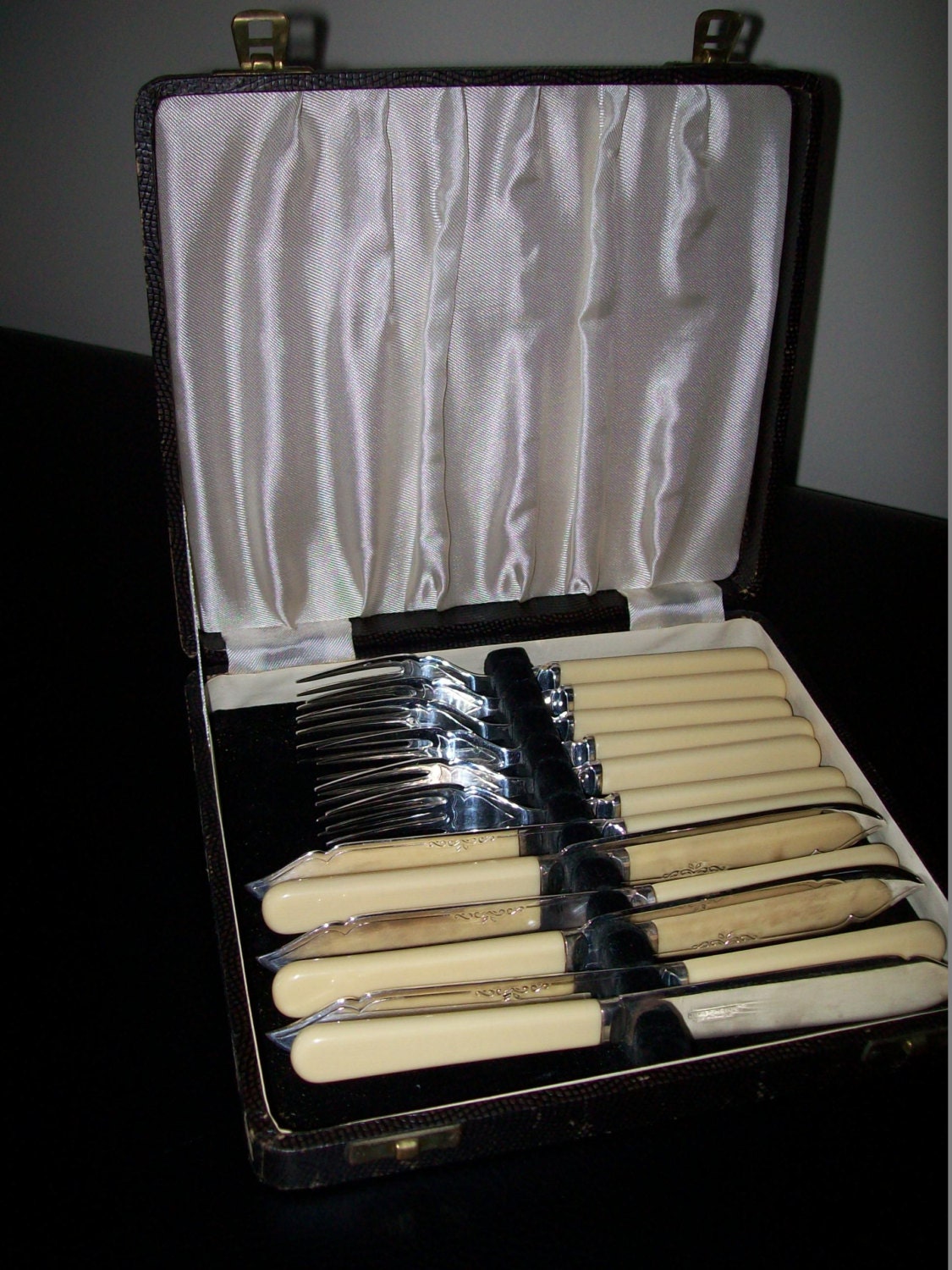 Boxed Fish Knife and Fork set/ Fish serving set/ Bone Handle/ Yeoman of