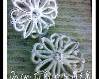 Cream or white Metal Drapery tie backs Shabby chic cast iron curtain tie back curtain pull drapery pull white Set of 2