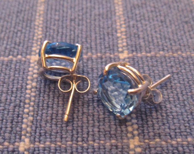 Swiss Blue Topaz Studs, 9mm Round, Natural, Set in Sterling Silver E764