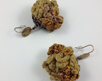 Long earrings / pom poms to the hook / mixed yarn precious and gross / matte and satin Golden harmony / ear hook hammered