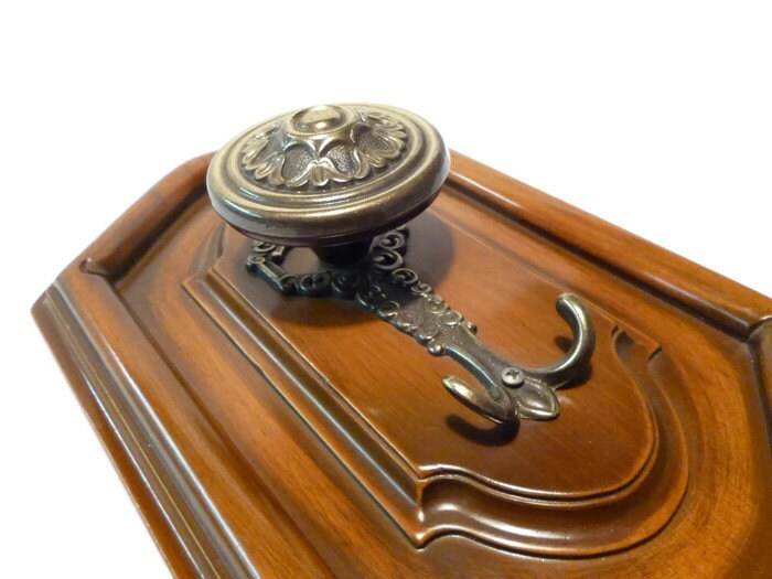 Door Knob Coat Hanger . Wood Wall Plaque Coat Hat Hanger Hook . Haute