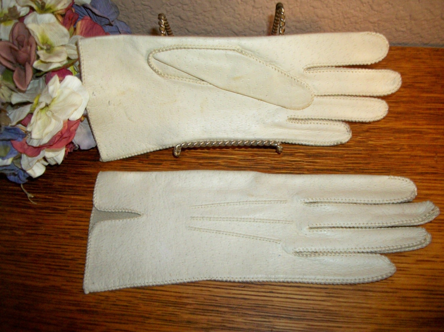 Women's Gloves Beige Deerskin Size 6 Wrist Length Vintage
