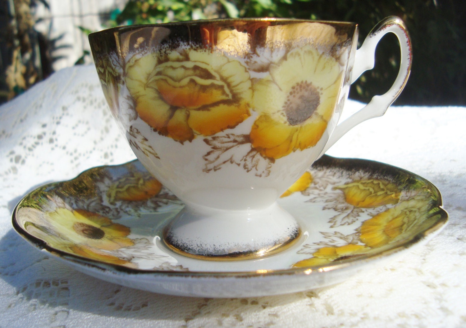 Iceland Poppy Tea Cup Salisbury Yellow Poppy with Gold Bone