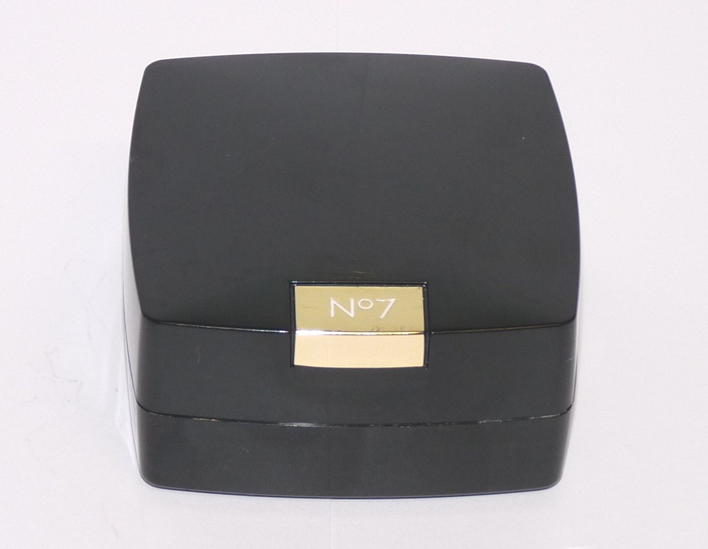 Vintage Boots No 7 Translucent Face Powder with sponge black