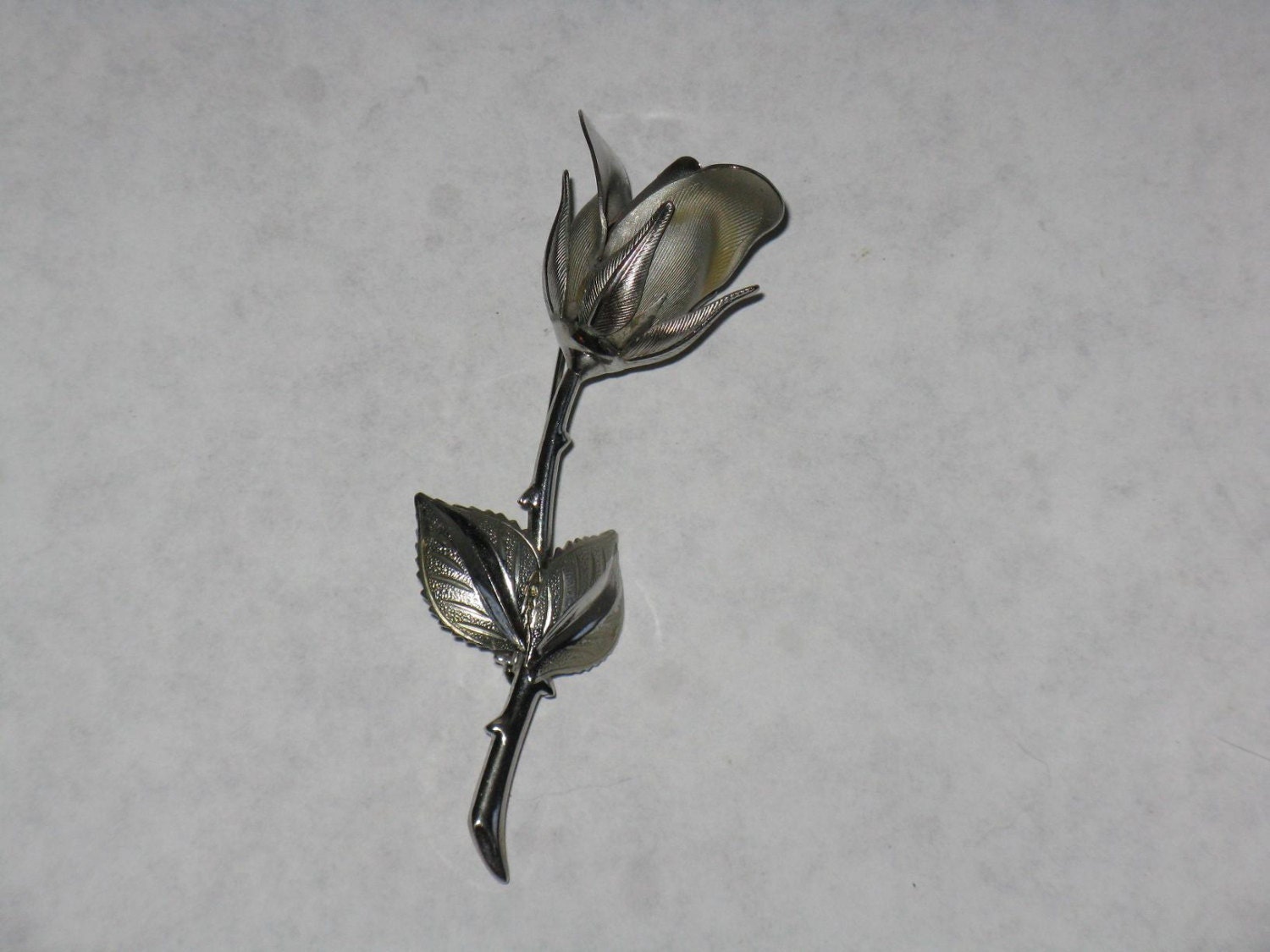 Vintage silver tone metal rose brooch pin stem bud – Haute Juice