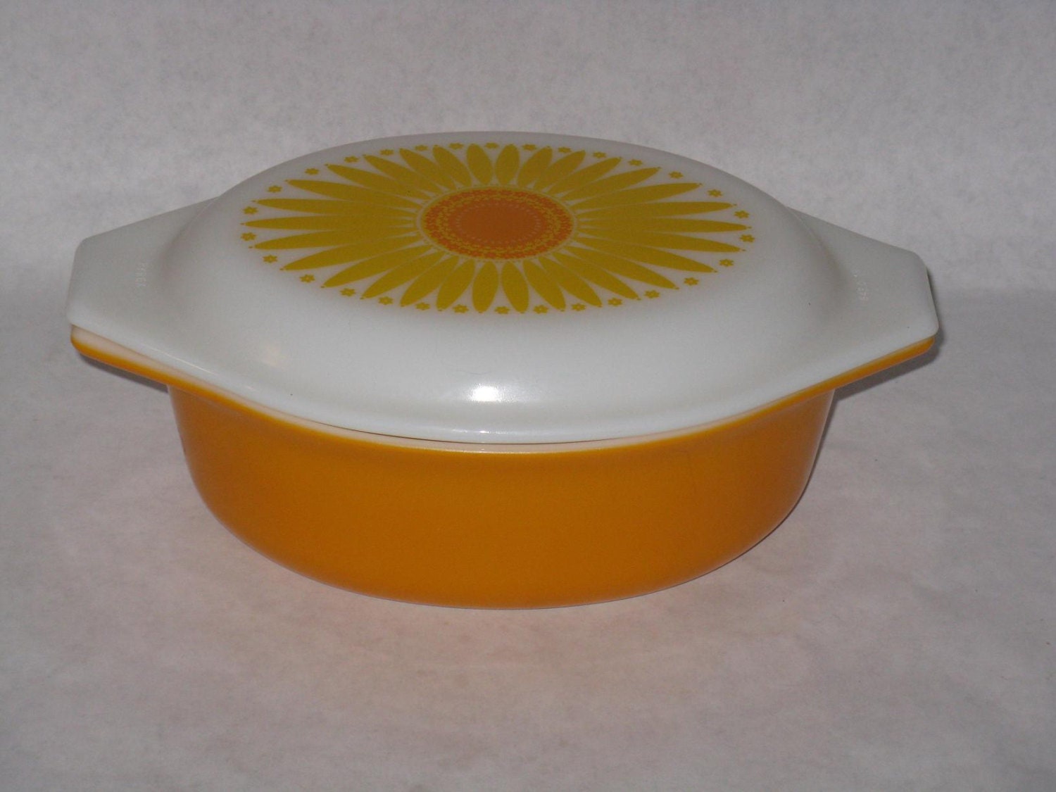 Vintage Pyrex bright orange casserole vegetable dish with lid daisy sun