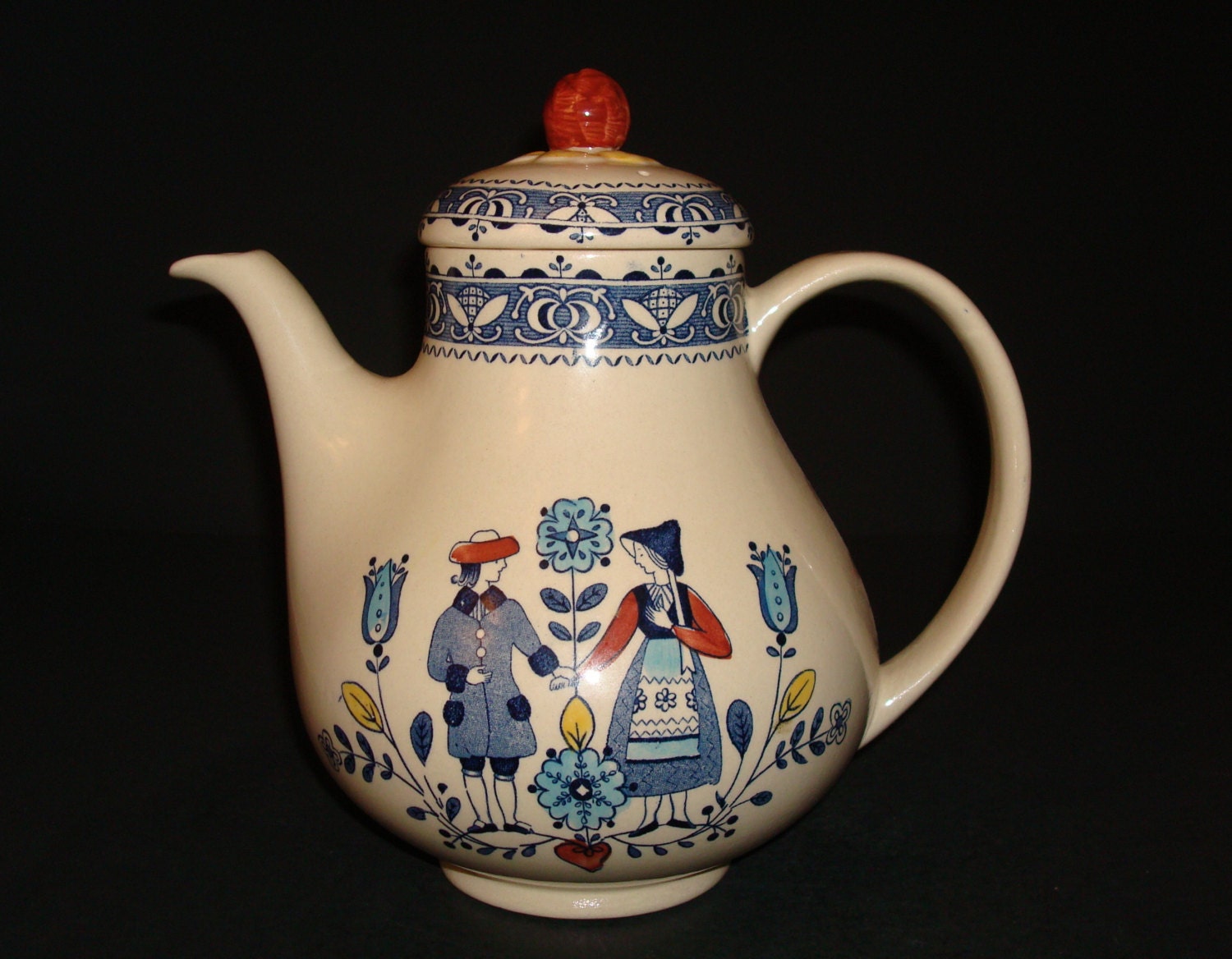 Johnson Brothers HEARTS & FLOWERS Teapot. Vintage China.