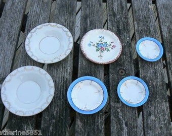 DINETTE - LOT de vaisselle en porcelaine pour poupée compren