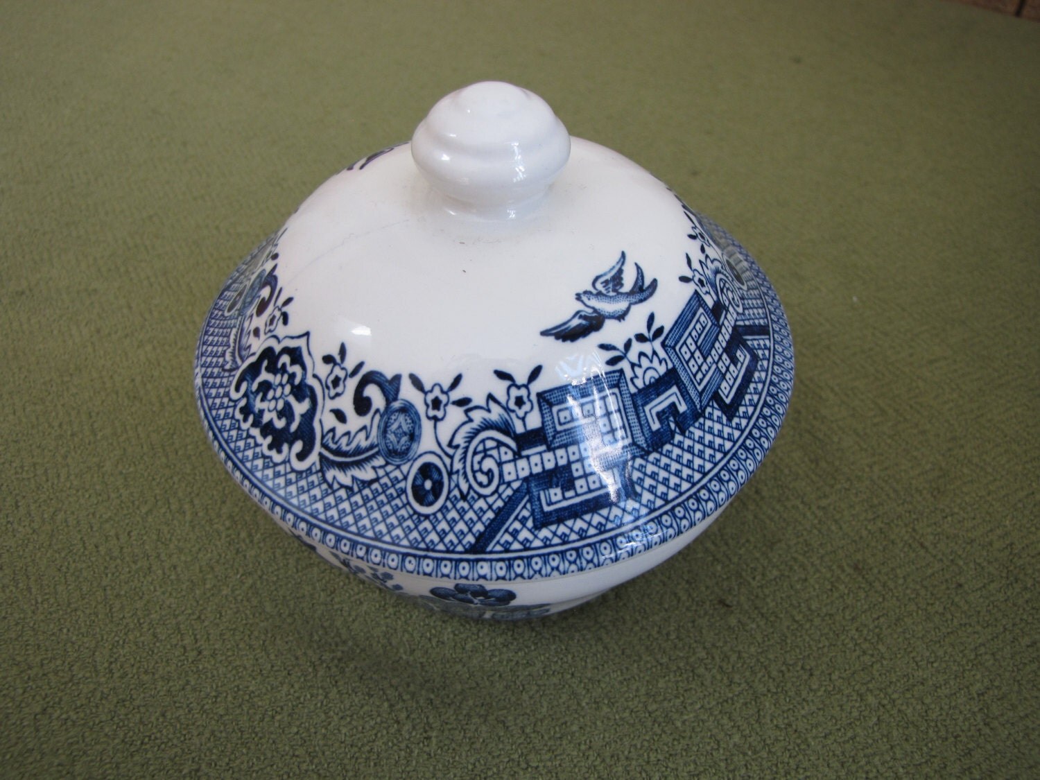 Blue Willow sugar bowl 1989 Made in England Haute Juice