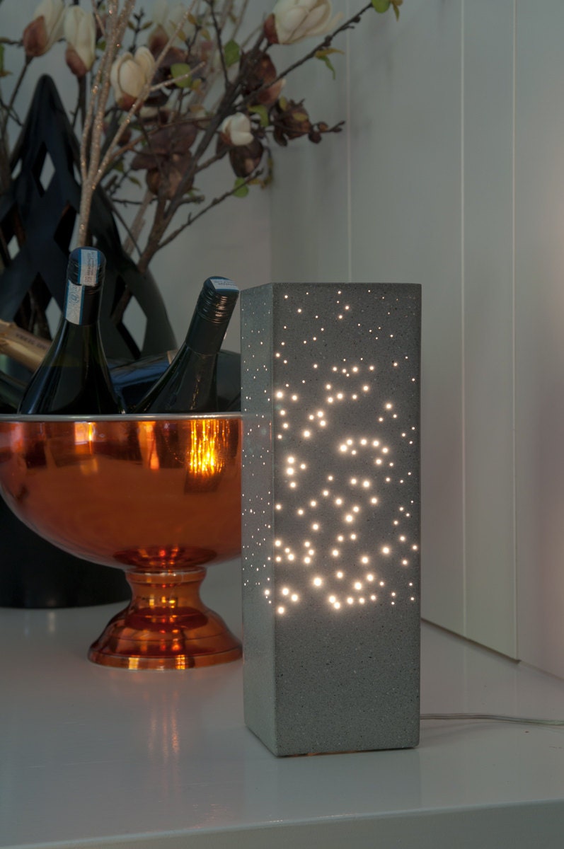 Beton Sternbild Dreieck: massive konkrete Lampe von LightinConcrete