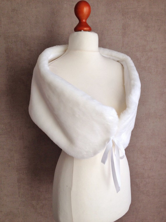 Small shawl fur white mink by CHICALLUREFOURRURE on Etsy