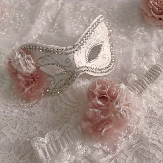 Wedding Masquerade Ball Mask & Garter Set