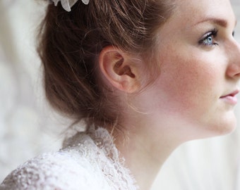 Bridal Flower Hair Clip. Bridal Flower Headpiece. Wedding Hair Accessory.