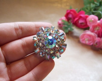 Aurora Borealis Vintage rhinestone brooch// 1950s aurora borealis// Vintage crystal brooch